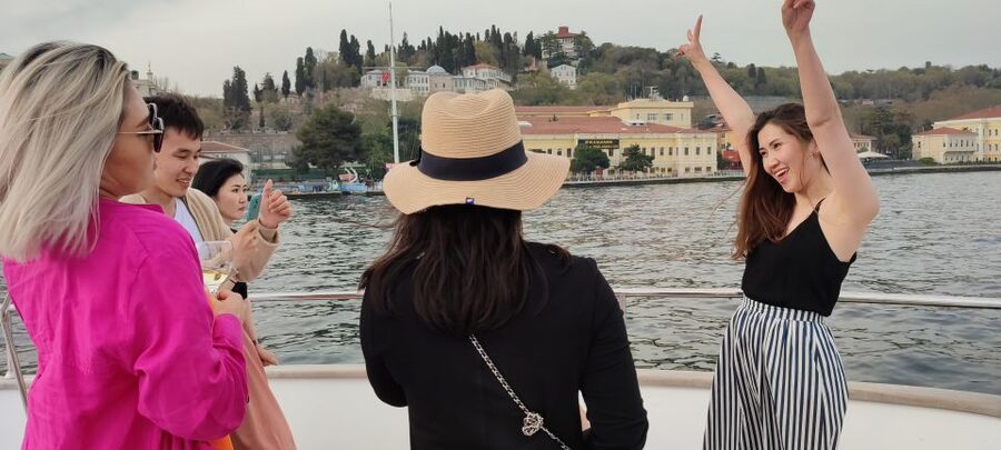 Istanbul: Bosphorus Sunset Cruise on Yacht with Live Guide - Turning at the second bridge