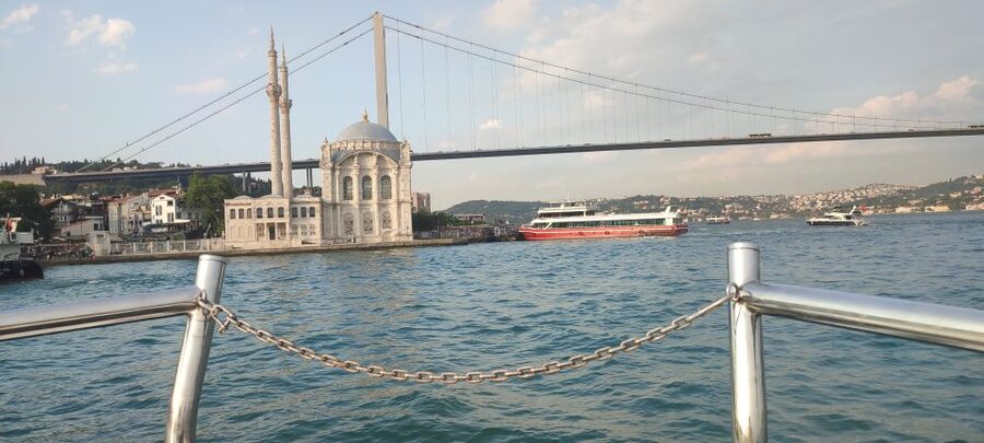 Istanbul: Bosphorus Sunset Cruise on Yacht with Live Guide - Asian shore: fortresses, palaces, and wooden houses