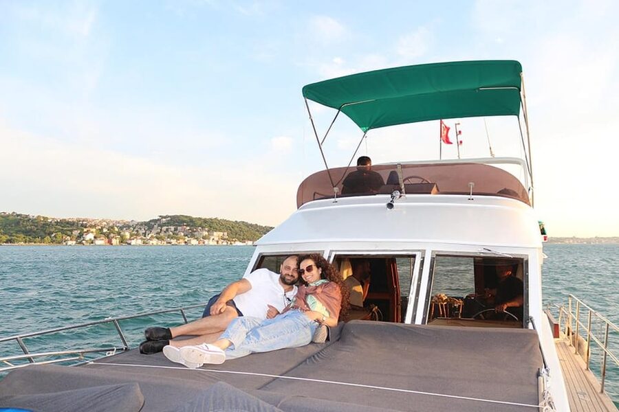 Istanbul: Bosphorus Yacht Cruise at Sunset with Snacks - Why the Bosphorus works best at sunset
