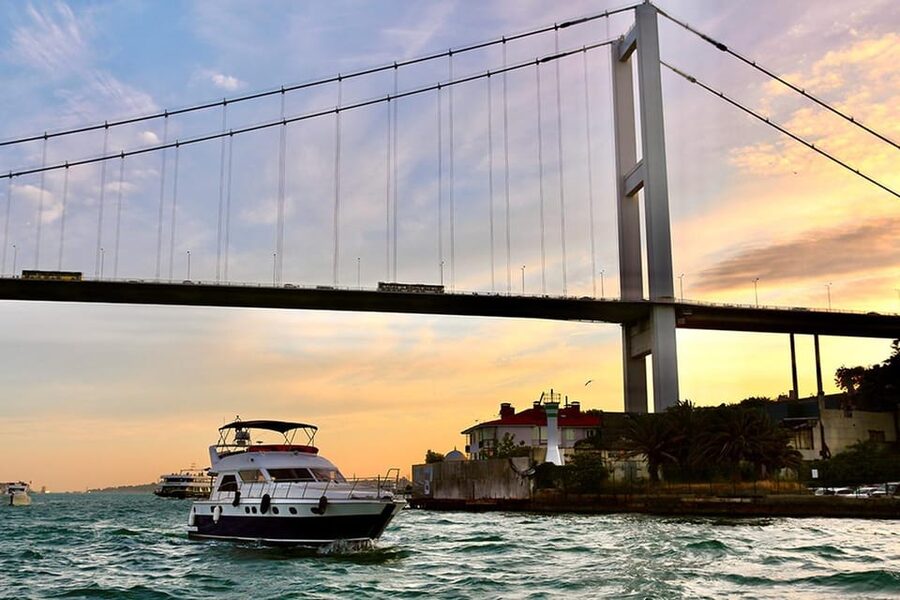 Istanbul: Bosphorus Yacht Cruise at Sunset with Snacks - Is $15 good value?