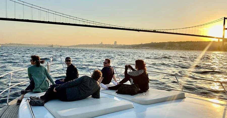 Istanbul: Bosphorus Yacht Cruise at Sunset with Snacks - The early cruise: palaces, bridges, and waterfront homes