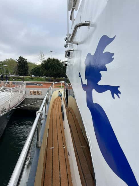 Istanbul: Bosphorus Yacht Cruise with Golden Horn View - What the Guide Adds