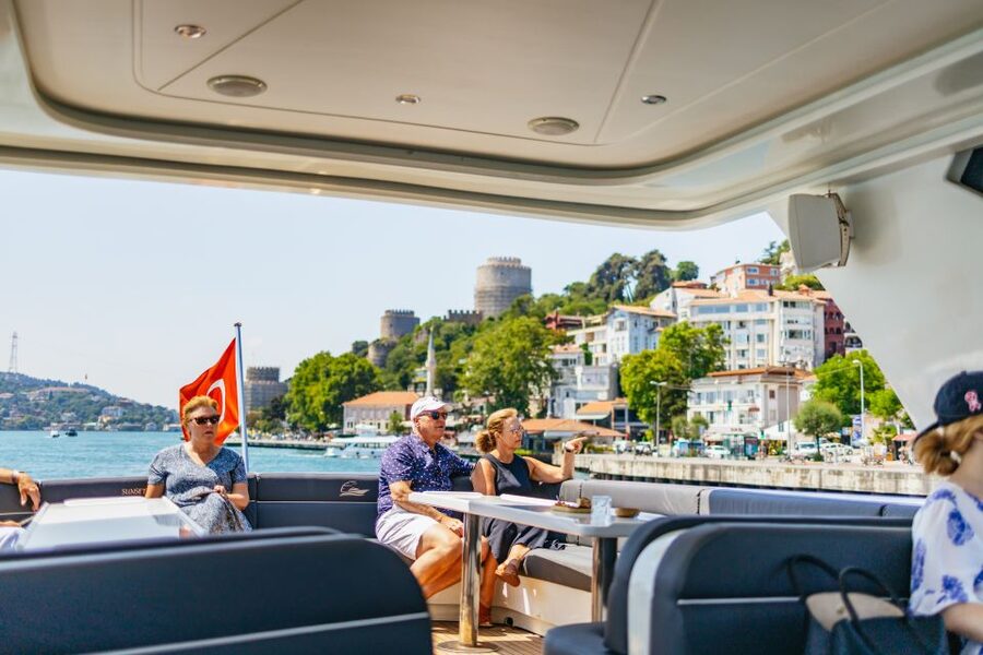 Istanbul: Bosphorus Yacht Cruise with Stopover on Asian Side - Dolmabahçe to Ortaköy: Palaces and Waterfront Style
