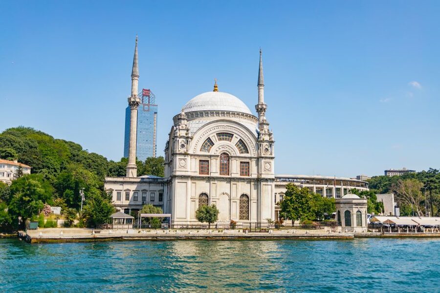 Istanbul: Bosphorus Yacht Cruise with Stopover on Asian Side - Boarding Near Dolmabahçe Mosque