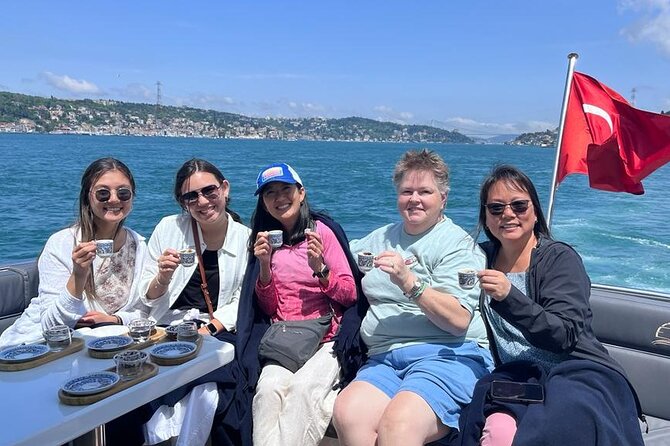 Istanbul Bosphorus Yacht Experience – Asian Side Visit in Kanlica - Beylerbeyi, Anadolu Fortress, and Küçüksu Palace