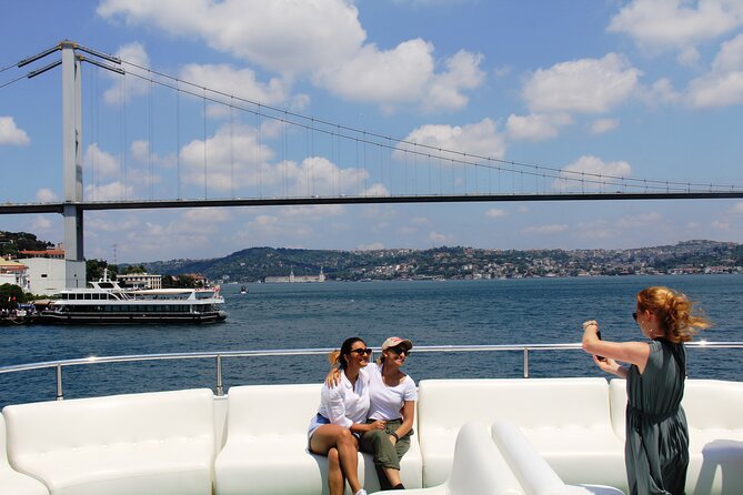 Istanbul Bosphorus Yacht Experience – Asian Side Visit in Kanlica - Food, Service, and Group Size