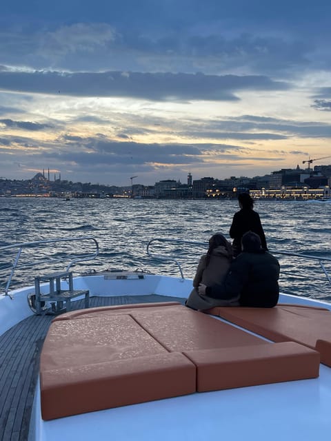 Istanbul: Daytime Bosphorus Yacht Cruise with Fruit & Snacks - The audio guide requires a little preparation