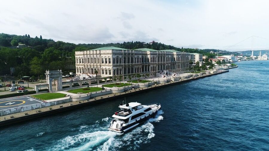 Istanbul: Dolmabahce Palace Tour and Bosphorus Yacht Cruise - Uskudar, Maiden’s Tower, and the finish at Kabatas