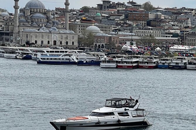 Istanbul: Luxury Private Yacht Cruise on the Bosphorus - What the crew and service are like