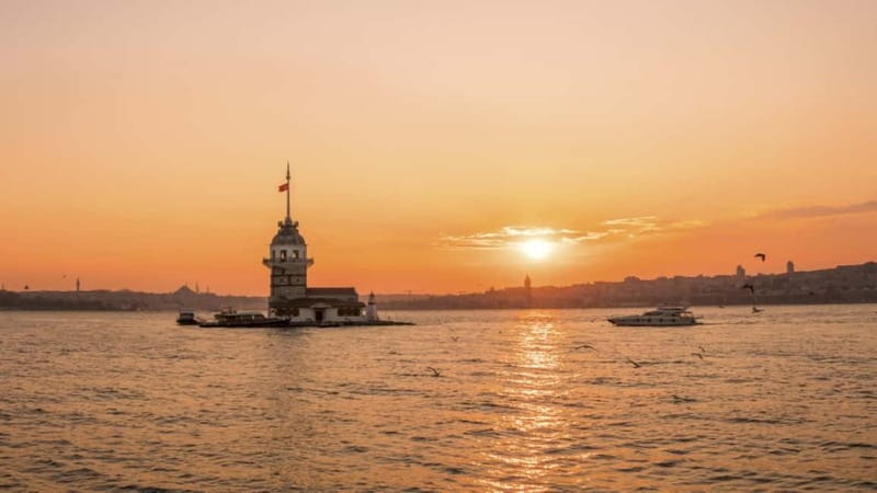 Istanbul: Luxury Yacht on Bosphorus - Maiden’s Tower and the meeting of two continents