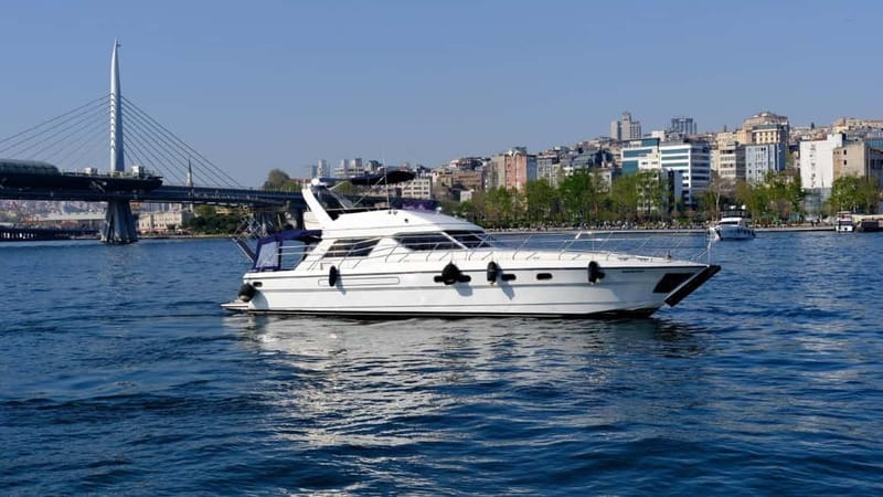 Istanbul: Luxury Yacht on Bosphorus - What the $136 group price really buys