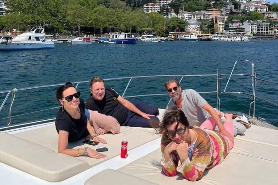 Istanbul: Luxury Yacht Tour at Sunset w Snacks - What you see along the Bosphorus