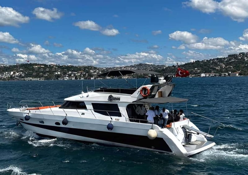 Istanbul: Morning Bosphorus Yacht Cruise w/Turkish Breakfast - Dolmabahçe Palace and the European shore