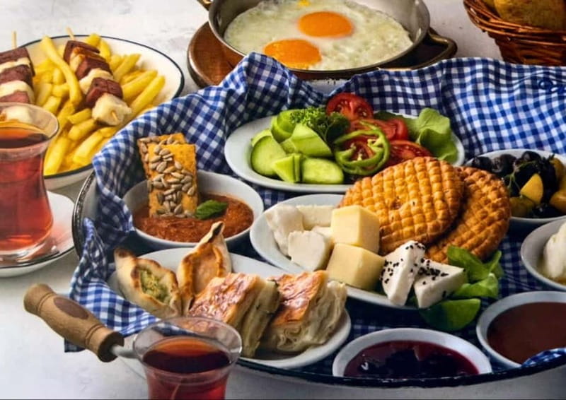 Istanbul: Morning Bosphorus Yacht Cruise w/Turkish Breakfast - Ortaköy Mosque and the Bosphorus Bridge