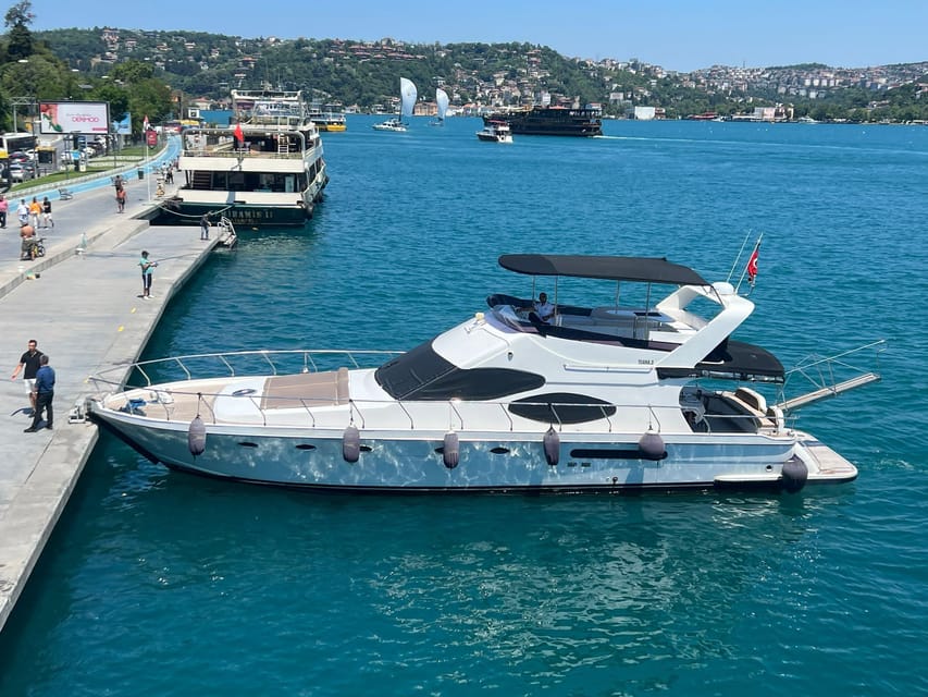 Istanbul: Private Bosphorus Strait Sightseeing Yacht Cruise - European shore: Dolmabahçe and Çırağan palaces