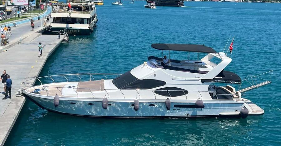 Istanbul: Private Bosphorus Strait Sightseeing Yacht Cruise - What the private format adds