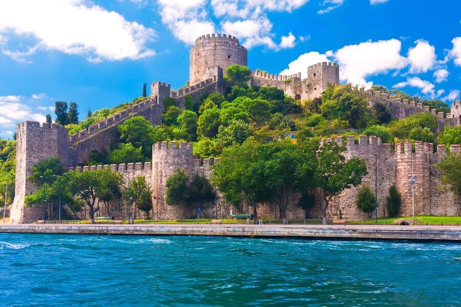 Istanbul: Private Bosphorus Strait Sightseeing Yacht Cruise - How the experience compares with a guided boat tour