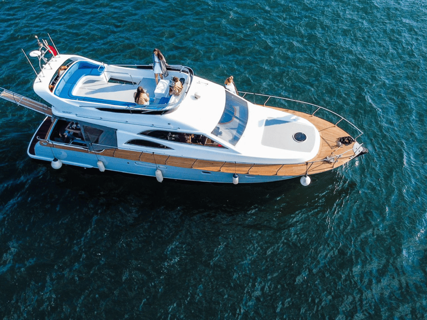 Istanbul: Private Bosphorus Tour On Luxury Yacht - What is served on board