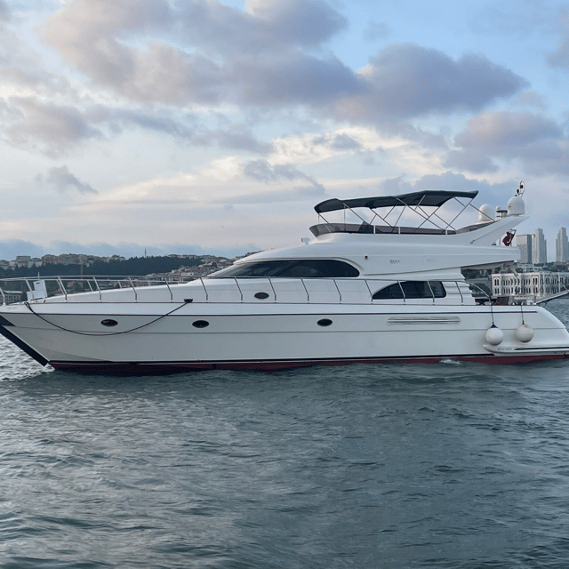 İstanbul: Private Bosphorus Tour On Luxury Yacht Pre#2 - Ortaköy Mosque and the Bosphorus Bridge