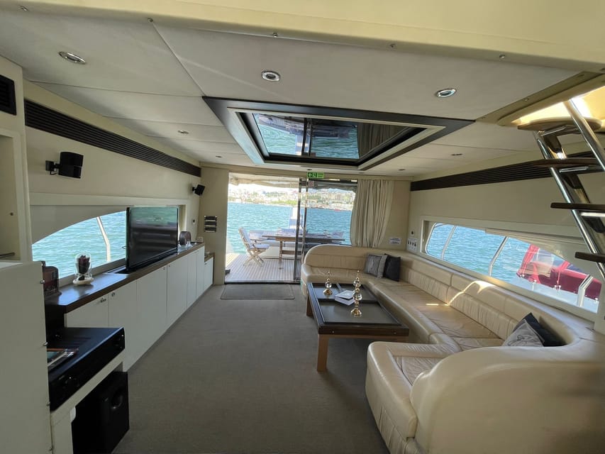 İstanbul: Private Bosphorus Tour On Luxury Yacht Pre#2 - Returning past Sarayburnu and Eminönü