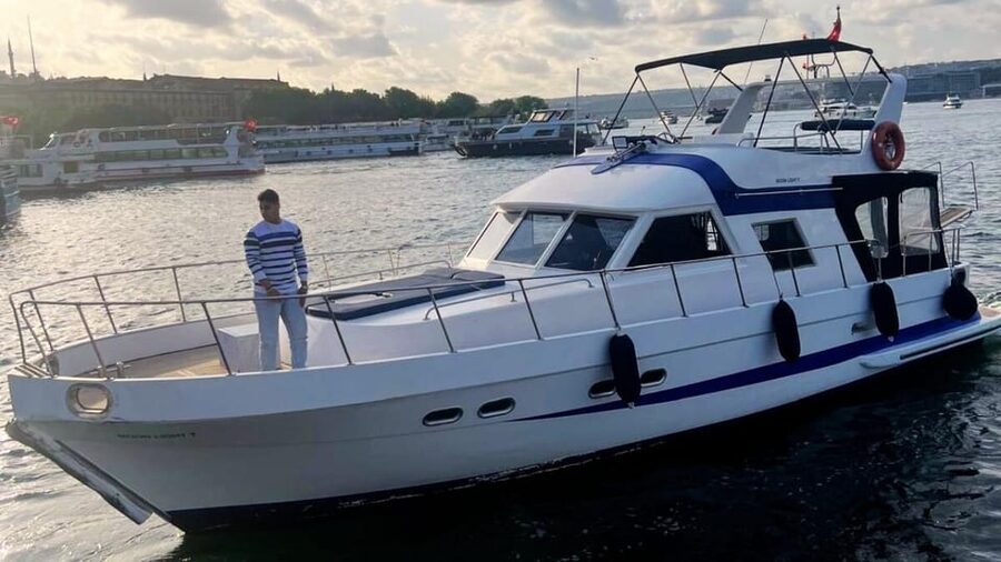 İstanbul:Private Luxury Yacht on Bosphorus 14 Meter(46 feet) - Key Points at a Glance