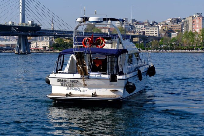 Istanbul Private Luxury Yacht on Bosphorus - Maiden Tower and the best photo moment