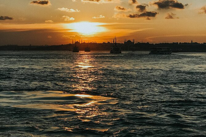 Istanbul Private Yacht Sunset Tour - 2 Hours - Dolmabahçe Palace, Ortaköy, and the first bridge