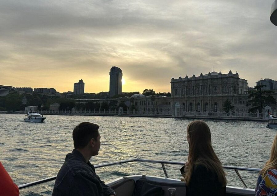 Istanbul: Small-Group Luxury Yacht Sunset Cruise w/ Snacks - The audio guide and the missing live commentary