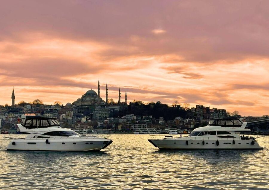 Istanbul: Small-Group Luxury Yacht Sunset Cruise w/ Snacks - Ortaköy and the Bosphorus Bridge at golden hour