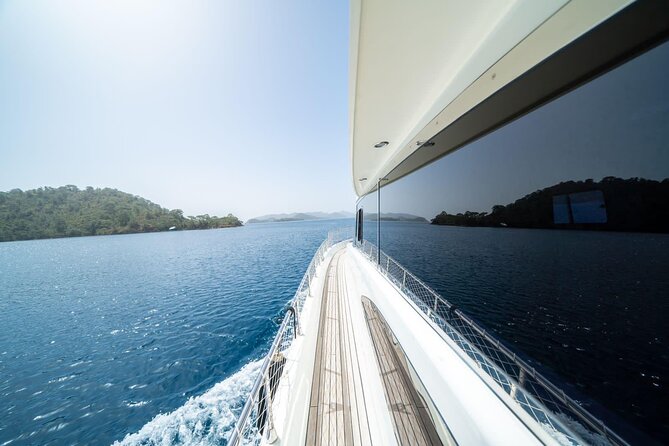 Istanbul: Small-Group Yacht Cruise with Snacks, Sunset or Daytime - The European shore from Karaköy to Ortaköy
