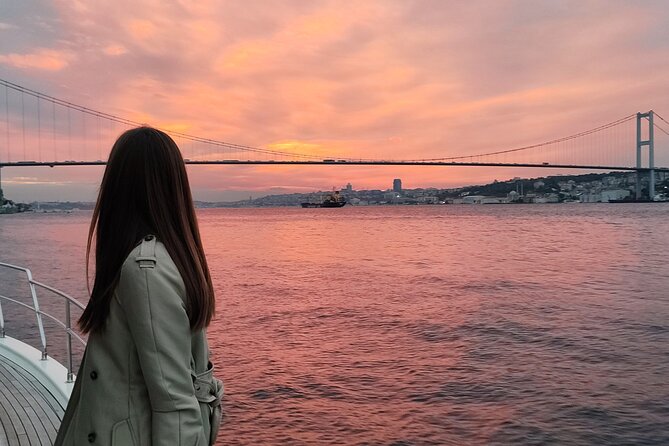 Istanbul Sunset Cruise With Luxury Yacht On Bosphorus - Why a Bosphorus sunset cruise works so well