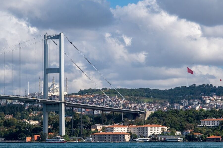 Istanbul: Sunset or Day Small-Group Yacht Cruise with Snacks - Bebek, Kuleli, and Beylerbeyi Palace