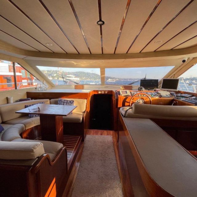 Istanbul: Sunset or Day Small-Group Yacht Cruise with Snacks - Maiden’s Tower, Eminonu, and the Golden Horn