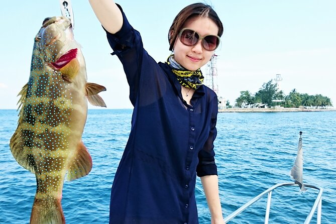 Join-in Yacht Fishing at the Southern Islands of Singapore - Learning basic techniques without feeling out of place