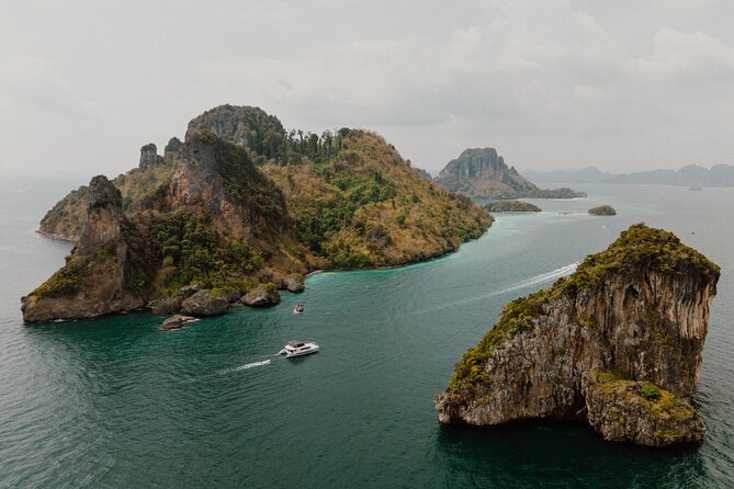 Krabi: 4 Island Luxury Yacht with Snorkelling & Clear Kayaking - Snorkeling and clear kayaking near Tub Island or Railay Bay