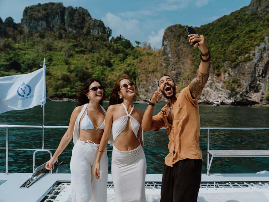 Krabi: 4 Island Premium Yacht with Snorkeling & Clear Kayak - The sunset version and its Pad Thai dinner