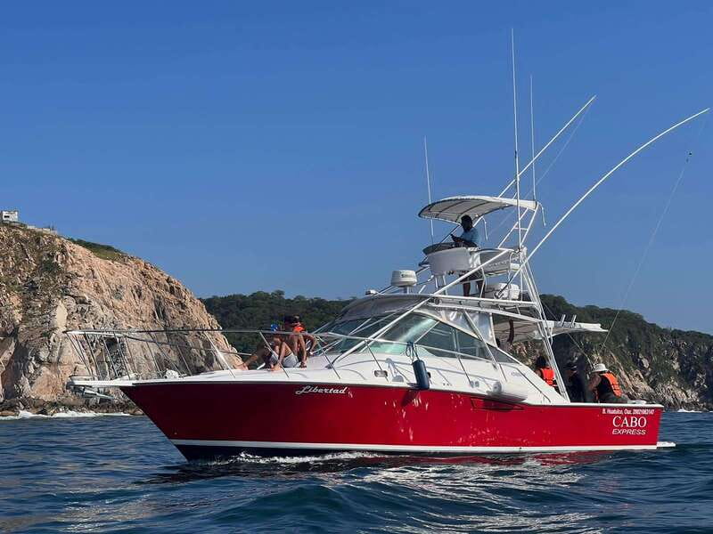 La Crucecita: Private Yacht Cruise in Huatulco with Drinks - From La Crucecita to Huatulco’s marina
