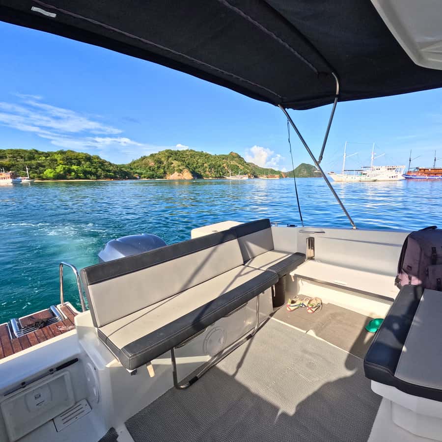 Labuan Bajo: Private Yacht Komodo Islands & Manta Snorkel - Taka Makassar is the sandbank stop