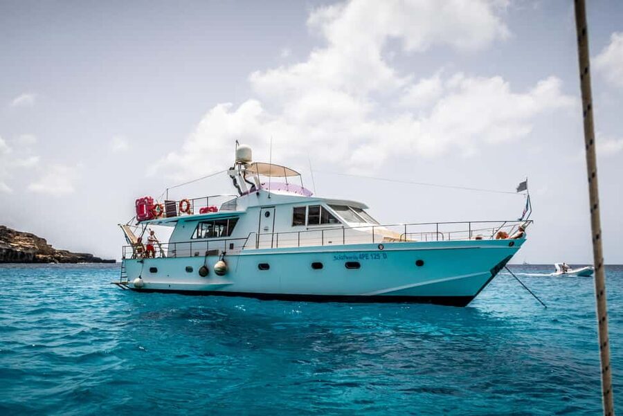 Lampedusa: Yacht excursion, swimming stops and typical lunch - Why a yacht is the right way to see Lampedusa