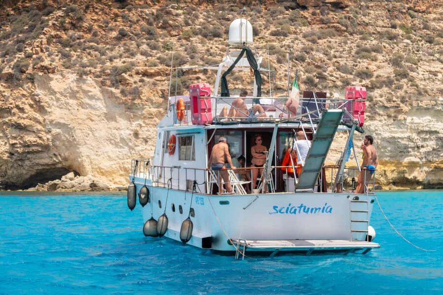 Lampedusa: Yacht excursion, swimming stops and typical lunch - Two hours near Isola dei Conigli