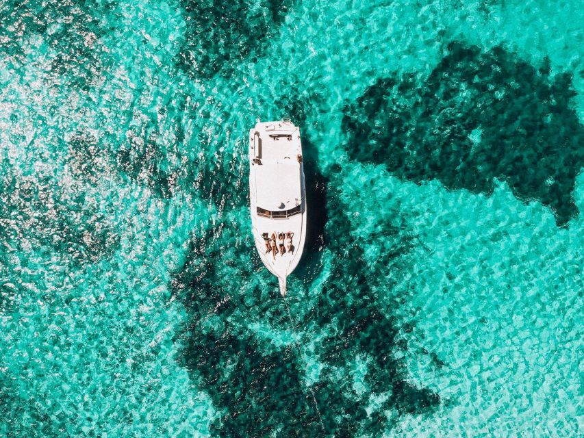 Lanzarote: Private Yacht Boat Trips & day at sea - Cruising beside Lanzarote’s volcanic coast