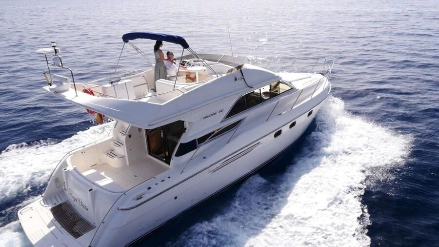 Las Galletas: Private Luxury Yacht Cruise with Lunch - The crew and the feel of the boat