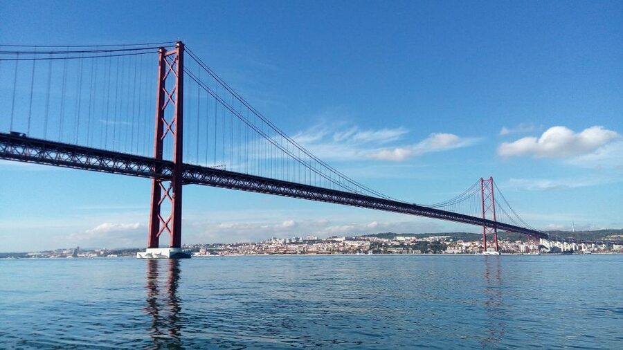 Lisbon: 2-Hour Sailing Yacht Cruise & Guided Tour w/2 drinks - What the crew adds to the experience
