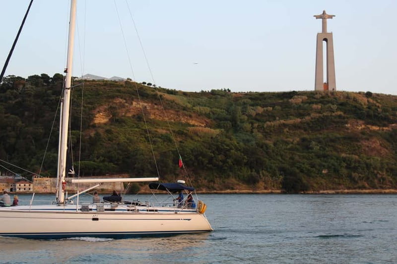 Lisbon: Classic Yacht Tour with Drinks and Pastel de Nata - The best parts of this Tagus River cruise