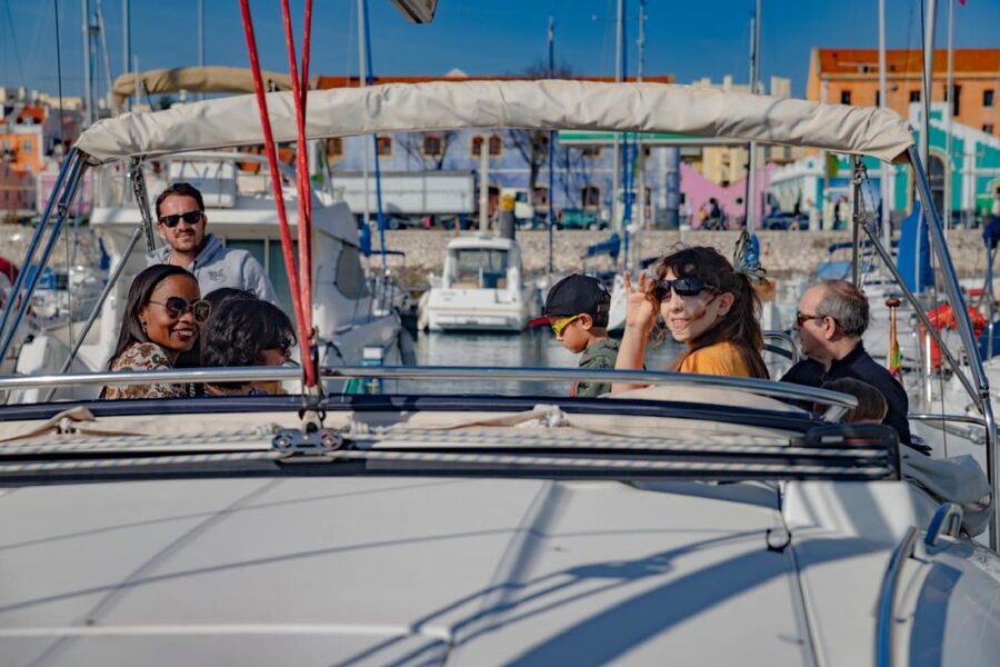Lisbon: Private Tagus River Yacht Tour - Setting out from Alcântara and Doca do Espanhol