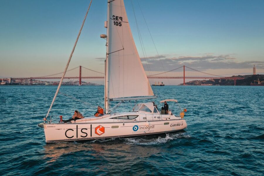 Lisbon: Private Tagus River Yacht Tour - King Christ across the water
