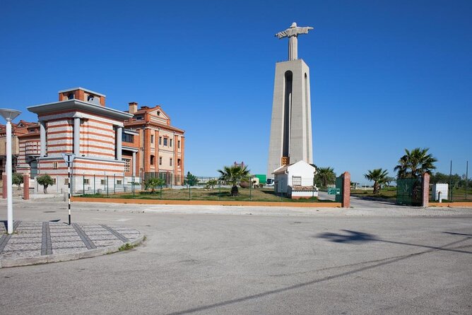 Lisbon: Sunset Cruise With Drinks on Spacious Yacht - Key points before you book