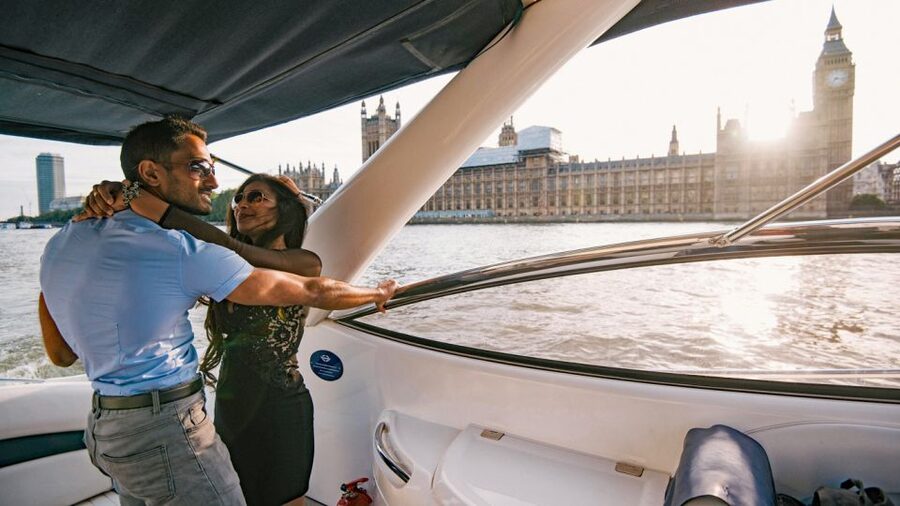 London: 2 hour private luxury yacht hire on the River Thames - What this private Thames cruise is really like