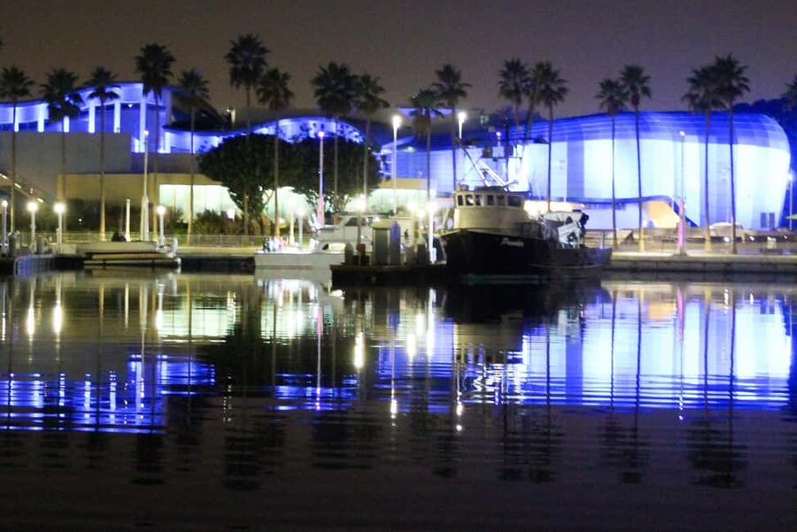 Long Beach: Private Night Yacht Cruise With City Lights - Why the night departure is worth choosing