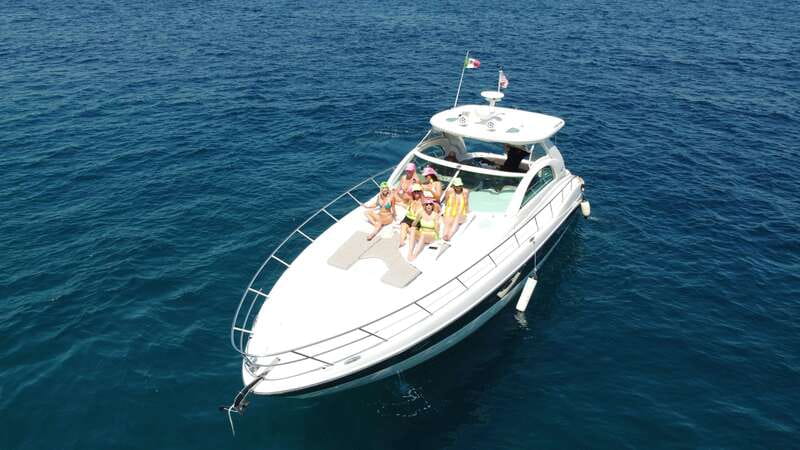 LOS CABOS: PRIVATE BAY AND ARCH TOUR. LUXURY YACHT - Key Points At A Glance